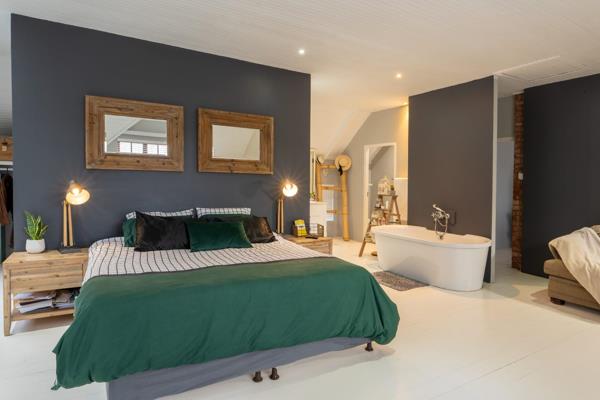 6 Bedroom Property for Sale in Noorsekloof Eastern Cape